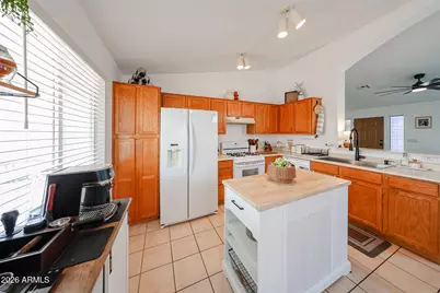 11301 W Golden Lane, Peoria, AZ 85345 - Photo 9