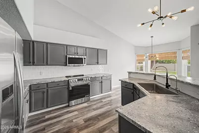 4445 W Fallen Leaf Lane, Glendale, AZ 85310 - Photo 9