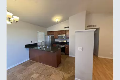 2527 S Maple Avenue #Apt 102, Tempe, AZ 85282 - Photo 1
