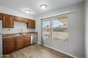 10025 W Coggins Dr, Sun City, AZ 85351 - Photo 11
