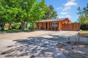 2405 N 27th Pl, Phoenix, AZ 85008 - Photo 3