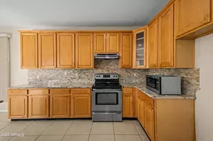 10910 W Davis Ln, Avondale, AZ 85323 - Photo 13