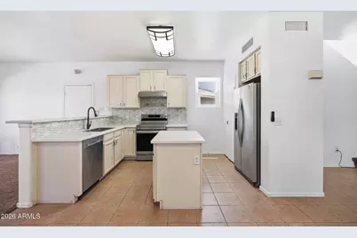 7245 S 41st Drive, Phoenix, AZ 85041 - Photo 11