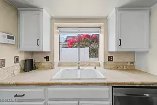 916 E Bluefield Ave, Phoenix, AZ 85022 - Photo 9