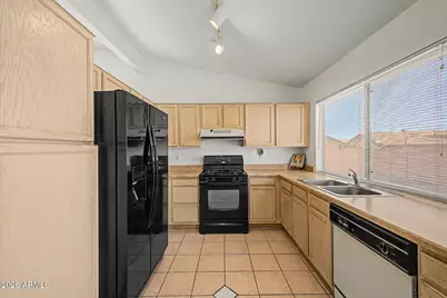 1702 E Fremont Road, Phoenix, AZ 85042 - Photo 9
