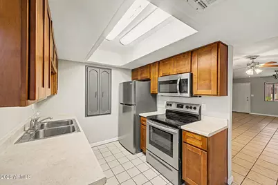 3301 E Earll Drive #120, Phoenix, AZ 85018 - Photo 5