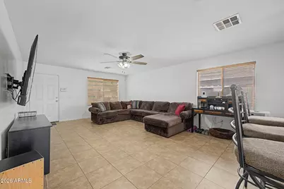6929 S 11th Drive, Phoenix, AZ 85041 - Photo 9