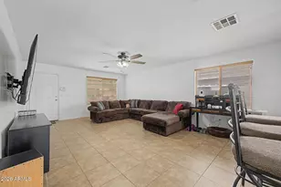 6929 S 11th Dr, Phoenix, AZ 85041 - Photo 9