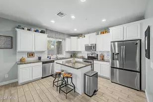 8864 W Cameron Dr, Peoria, AZ 85345 - Photo 5