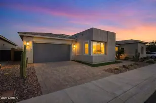 2831 E Robin Ln, Phoenix, AZ 85050 - Photo 1