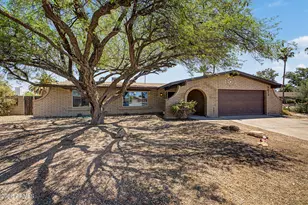 3023 S Carriage Ln, Mesa, AZ 85202 - Photo 3