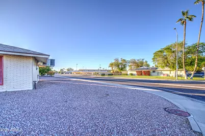10022 W Kingswood Circle, Sun City, AZ 85351 - Photo 17