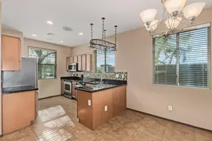 2624 W Beautiful Ln, Phoenix, AZ 85041 - Photo 9