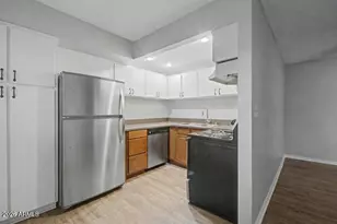 3230 E Pinchot Ave, Phoenix, AZ 85018 - Photo 17