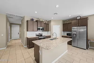 10736 W Bronco Trail, Peoria, AZ 85383 - Photo 11
