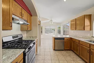 9729 W Burnett Rd, Peoria, AZ 85382 - Photo 11