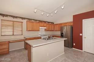 10945 W Loma Ln, Peoria, AZ 85345 - Photo 9