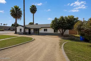 1147 E Flynn Ln, Phoenix, AZ 85014 - Photo 3