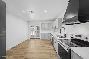 1147 E Flynn Ln, Phoenix, AZ 85014 - Photo 9