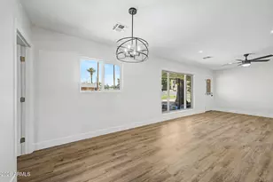 1147 E Flynn Ln, Phoenix, AZ 85014 - Photo 7
