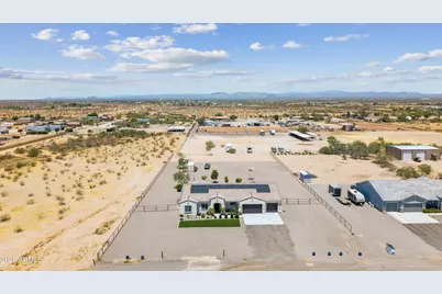 21240 W Morning Vista Drive, Wittmann, AZ 85361 - Photo 9