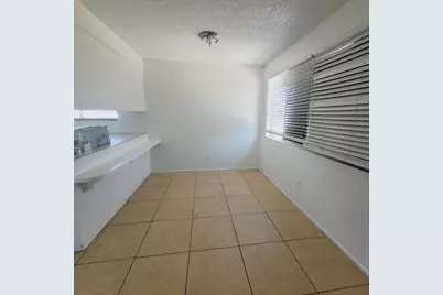 4424 N 53rd Lane #Apt 4, Phoenix, AZ 85031 - Photo 3