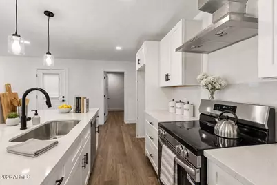 5745 N 13th Place, Phoenix, AZ 85014 - Photo 9