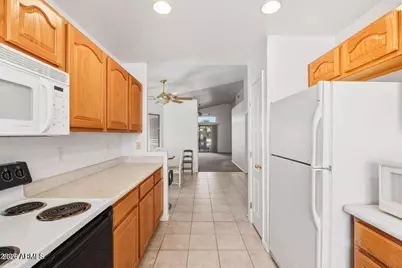 8746 W Lisbon Lane W, Peoria, AZ 85381 - Photo 7