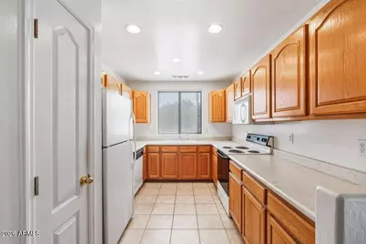 8746 W Lisbon Lane W, Peoria, AZ 85381 - Photo 5