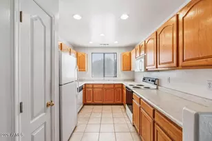 8746 W Lisbon Ln W, Peoria, AZ 85381 - Photo 5
