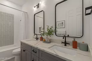5242 E Herrera Dr, Phoenix, AZ 85054 - Photo 23