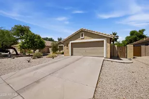 1152 E Devon Dr, Gilbert, AZ 85296 - Photo 3