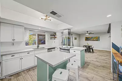 3907 W Paradise Drive, Phoenix, AZ 85029 - Photo 13