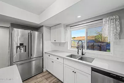 3907 W Paradise Drive, Phoenix, AZ 85029 - Photo 15
