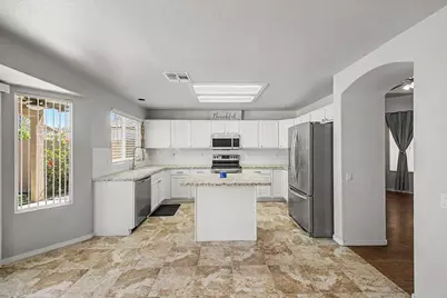 12926 W Cheery Lynn Road, Avondale, AZ 85392 - Photo 11