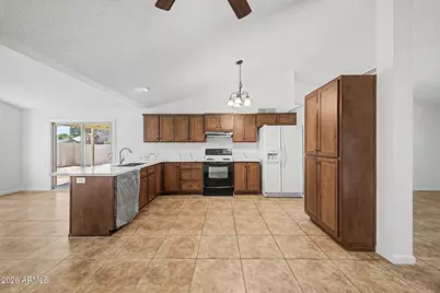 6937 W Sheila Lane, Phoenix, AZ 85033 - Photo 13