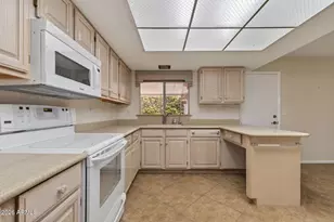 10707 W Cameo Dr, Sun City, AZ 85351 - Photo 3