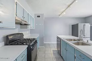 3202 W Acapulco Ln, Phoenix, AZ 85053 - Photo 17