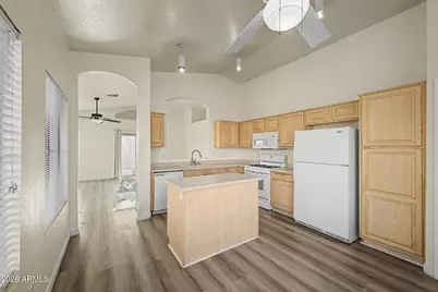 13418 N 82nd Lane, Peoria, AZ 85381 - Photo 11