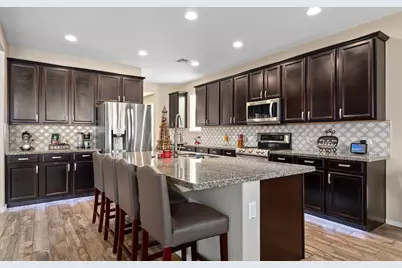 15658 W Cortez Street, Surprise, AZ 85379 - Photo 11