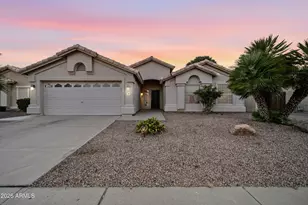 780 S Pineview Dr, Chandler, AZ 85226 - Photo 1