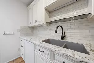 2331 E Betty Elyse Ln, Phoenix, AZ 85022 - Photo 7