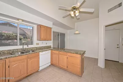 8758 W Bloomfield Road, Peoria, AZ 85381 - Photo 11