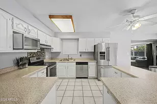3701 W Echo Ln, Phoenix, AZ 85051 - Photo 7