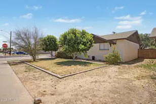 3701 W Echo Ln, Phoenix, AZ 85051 - Photo 3