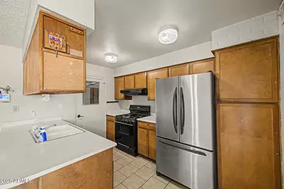 2221 N 51st Drive, Phoenix, AZ 85035 - Photo 9