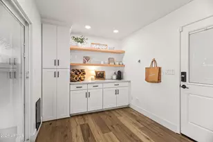 901 E Berridge Ln, Phoenix, AZ 85014 - Photo 15