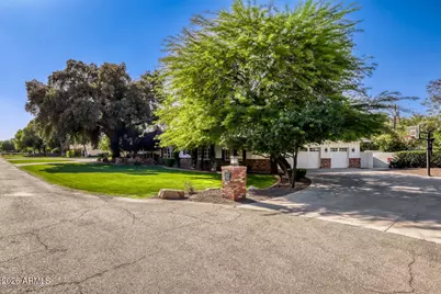 330 W Lawrence Road, Phoenix, AZ 85013 - Photo 5