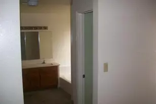 3122 E Topeka Dr, Phoenix, AZ 85050 - Photo 7