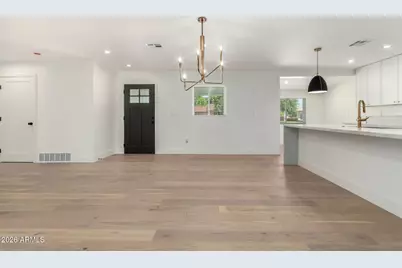829 E Desert Park Lane, Phoenix, AZ 85020 - Photo 11